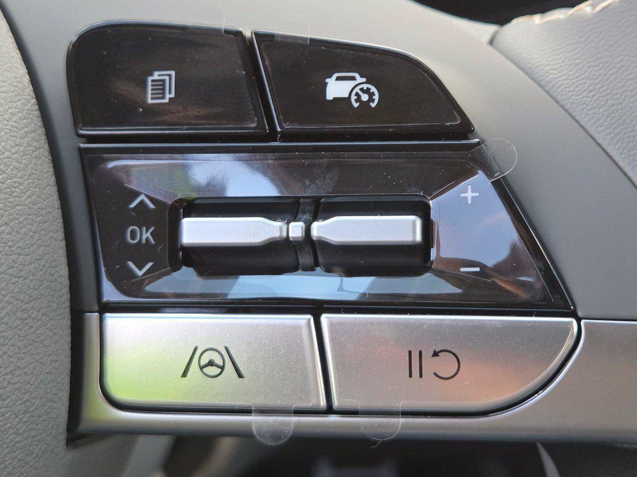 New 2026 Hyundai Elantra Sport FWD image 56