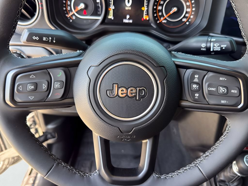 Used 2025 Jeep Gladiator Rubicon w/ Convenience Group AWD/4WD image 19