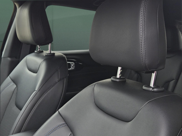 New 2026 Jeep Compass Latitude AWD/4WD image 18