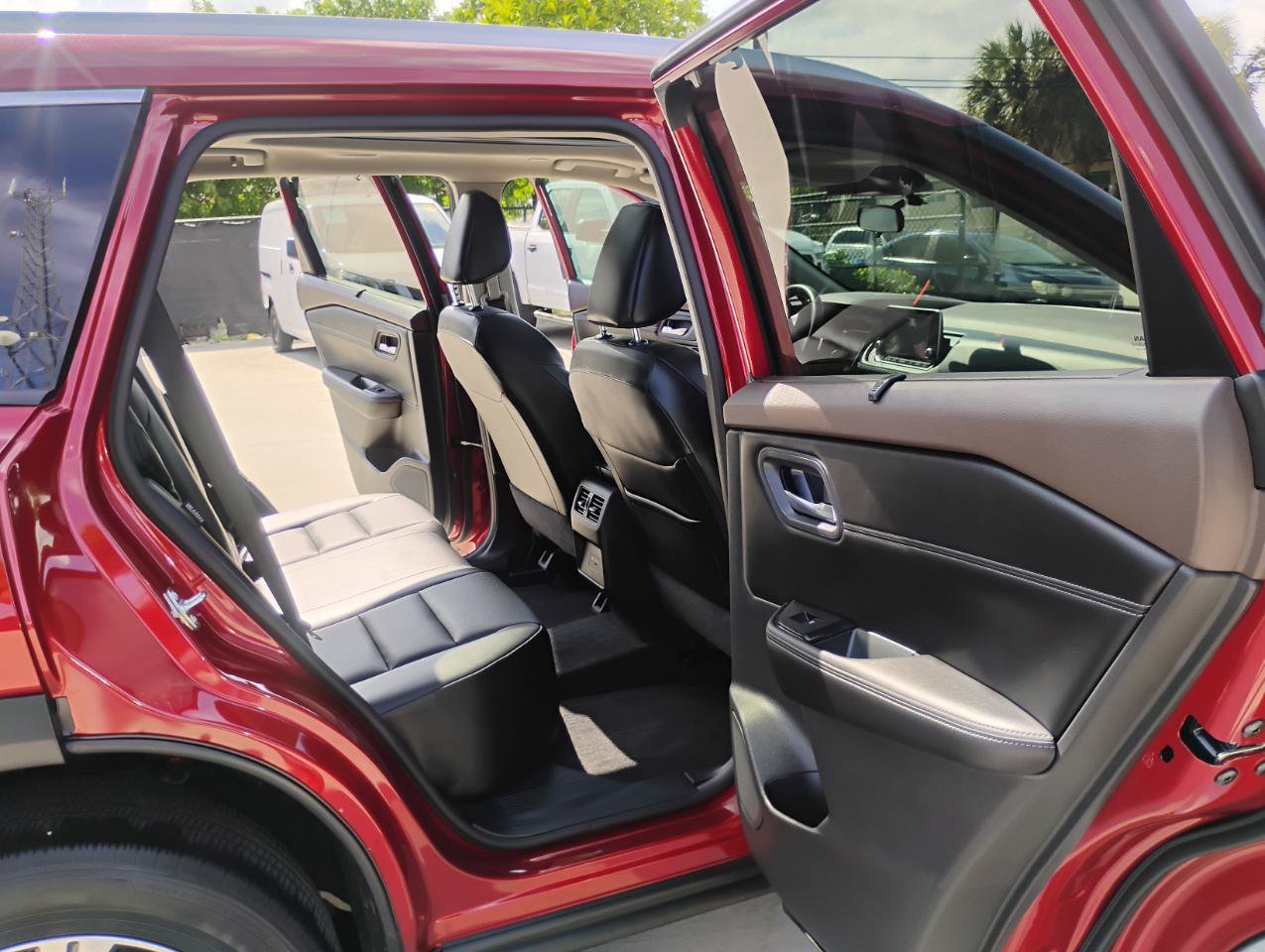 Used 2023 Nissan Rogue SV w/ SV Premium B Package FWD image 36