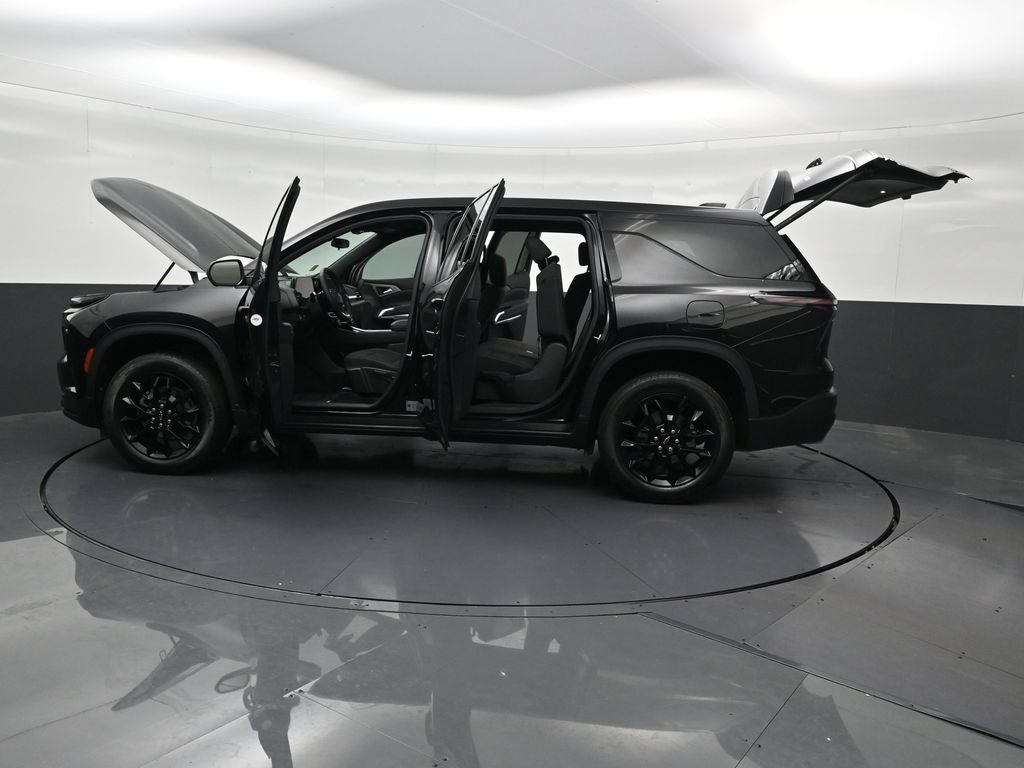 Used 2024 Chevrolet Traverse LS w/ Midnight/Sport Edition FWD image 34
