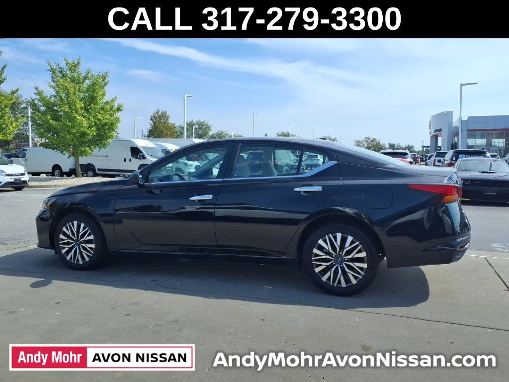 Used 2025 Nissan Altima 2.5 SV AWD/4WD image 5