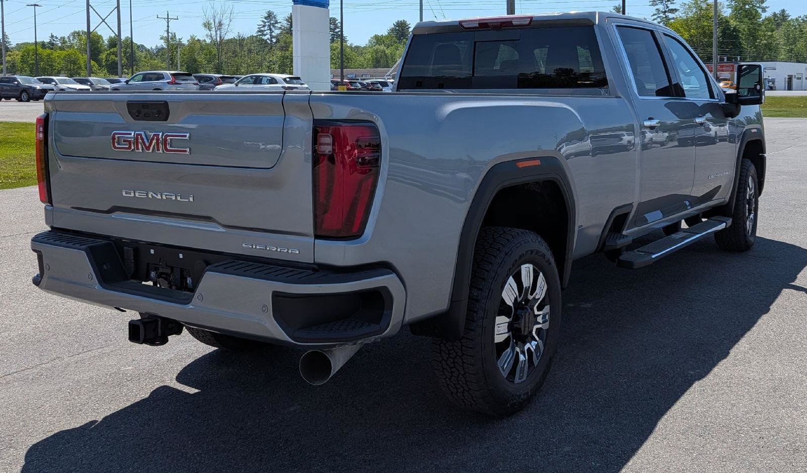 New 2026 GMC Sierra 3500 Denali w/ Denali Reserve Package AWD/4WD image 7