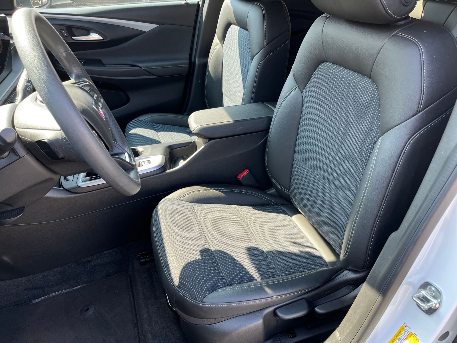 Used 2025 Buick Envista Preferred image 34