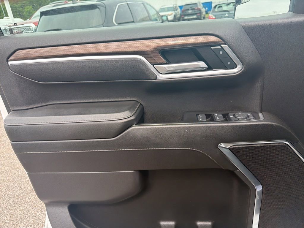 Used 2025 Chevrolet Silverado 1500 LT RWD image 14