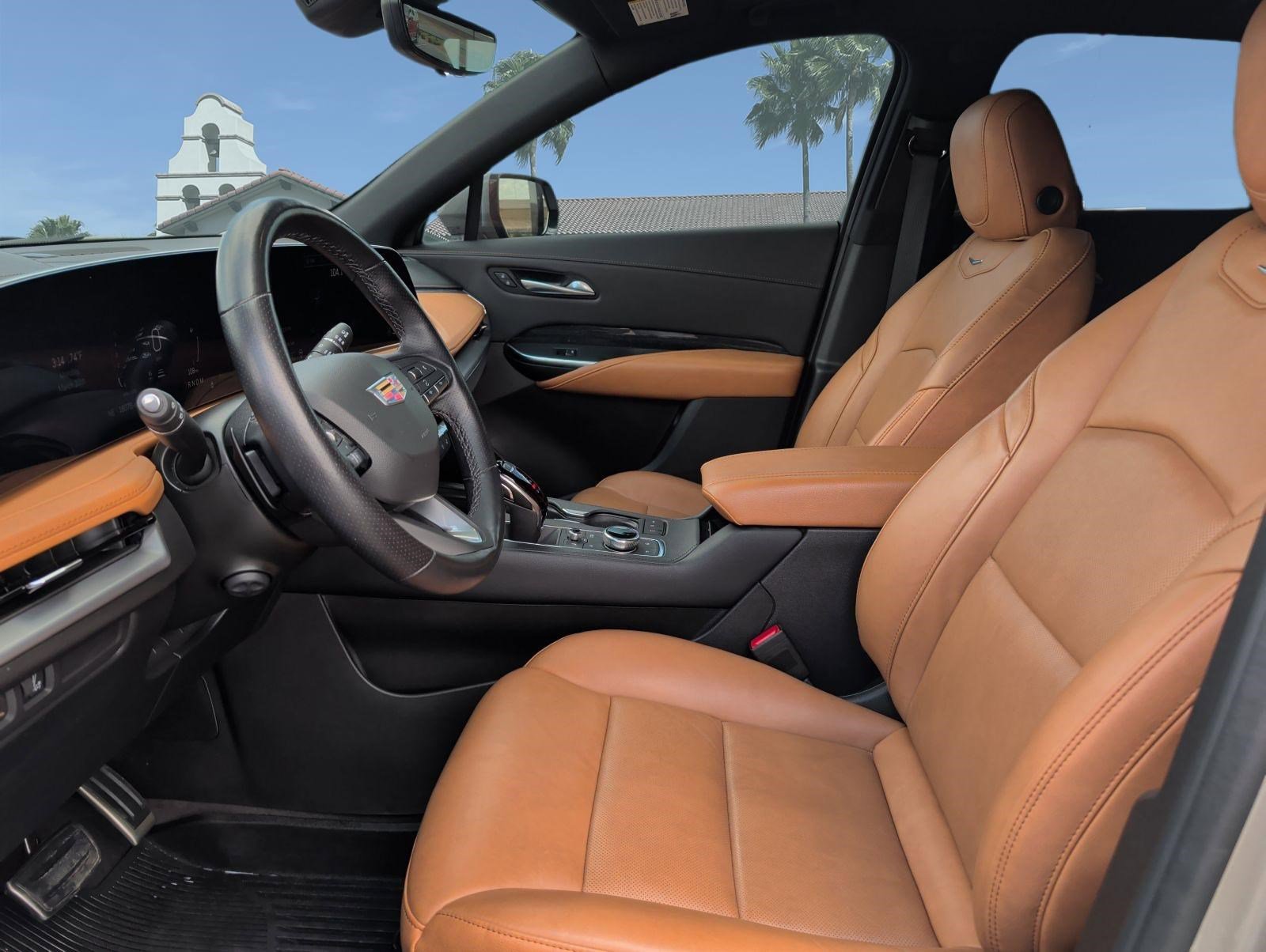 Used 2025 Cadillac XT4 Sport w/ LPO, Onyx Lite Package FWD image 11