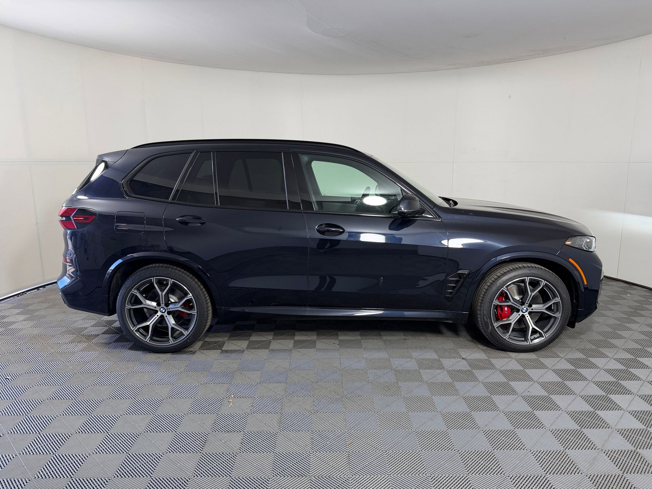 New 2026 BMW X5 xDrive40i w/ M Sport Package AWD/4WD image 8