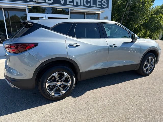 Used 2025 Chevrolet Blazer LT w/ Driver Confidence Package FWD image 3