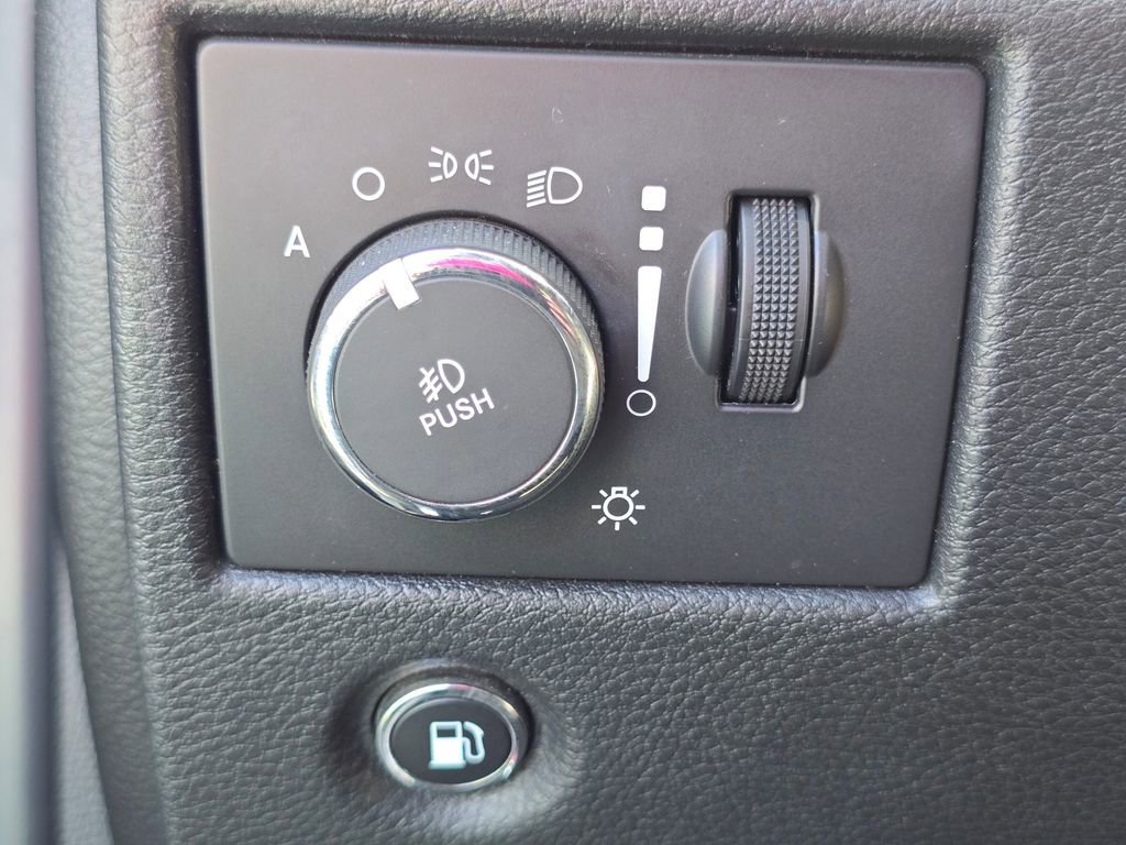 Used 2014 Jeep Grand Cherokee Overland w/ Advanced Technology Group AWD/4WD image 65