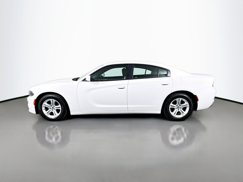 Used 2019 Dodge Charger SXT RWD image 2