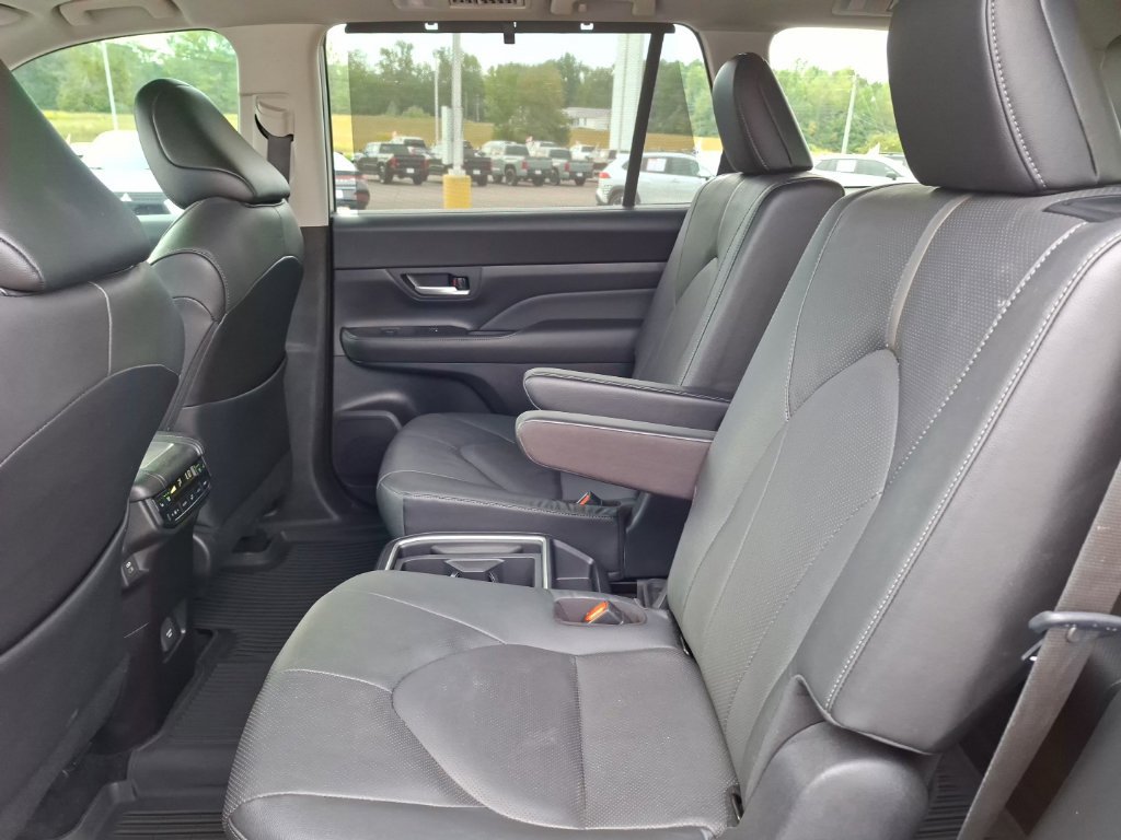 Used 2026 Toyota Grand Highlander AWD image 30