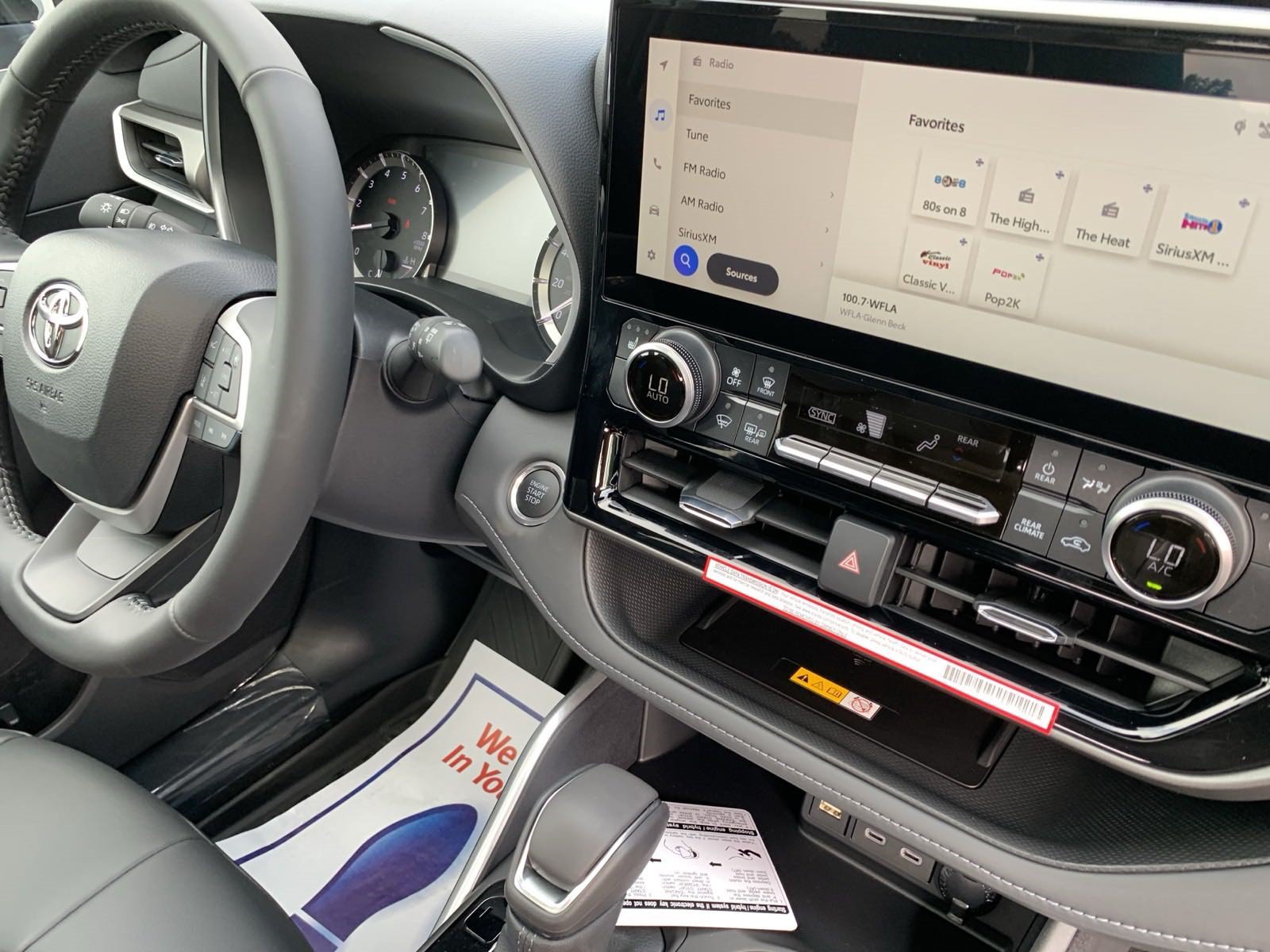 New 2024 Toyota Highlander XLE FWD image 33