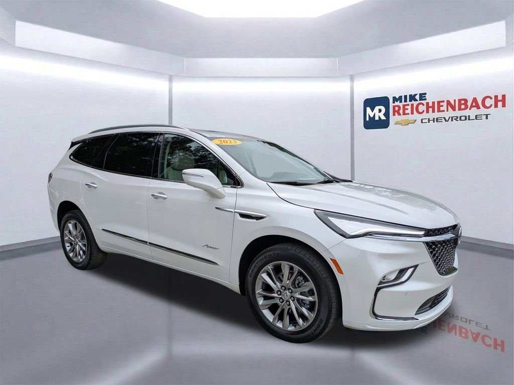 Used 2023 Buick Enclave Avenir FWD image 2