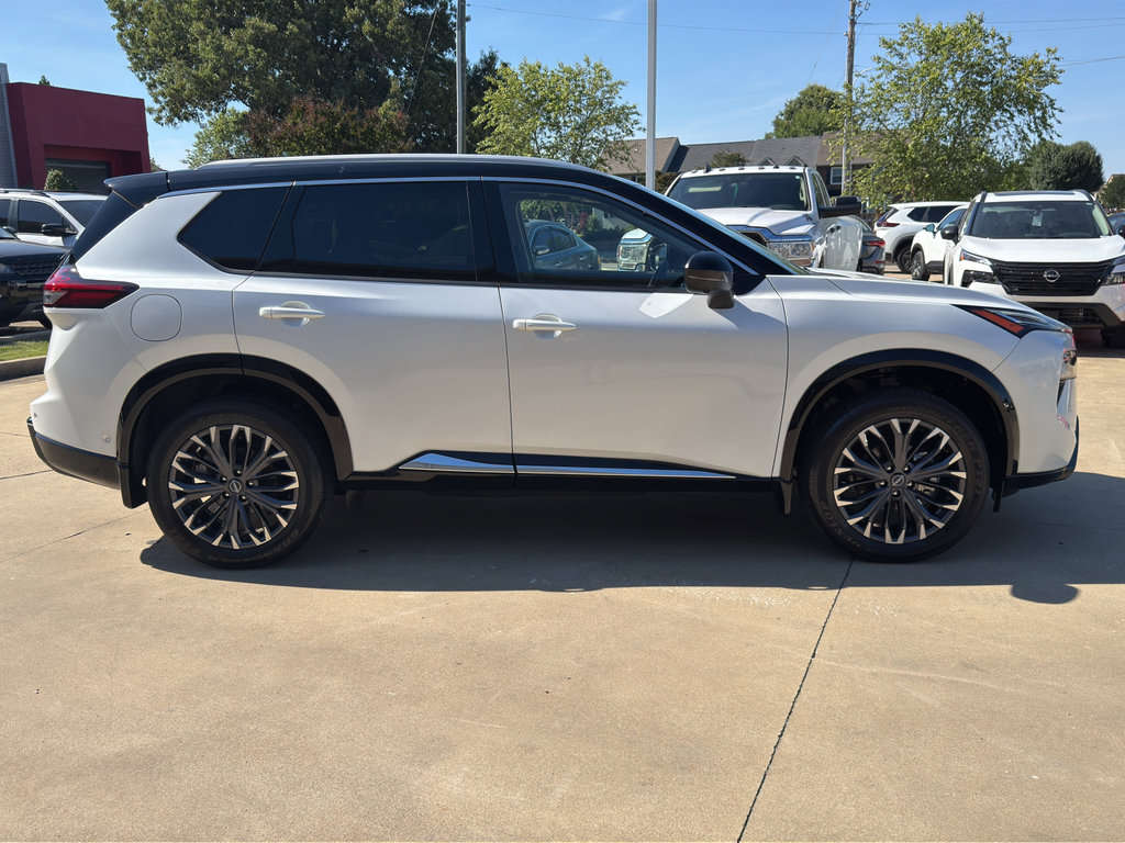 Used 2024 Nissan Rogue Platinum w/ Platinum Premium Package AWD/4WD image 2