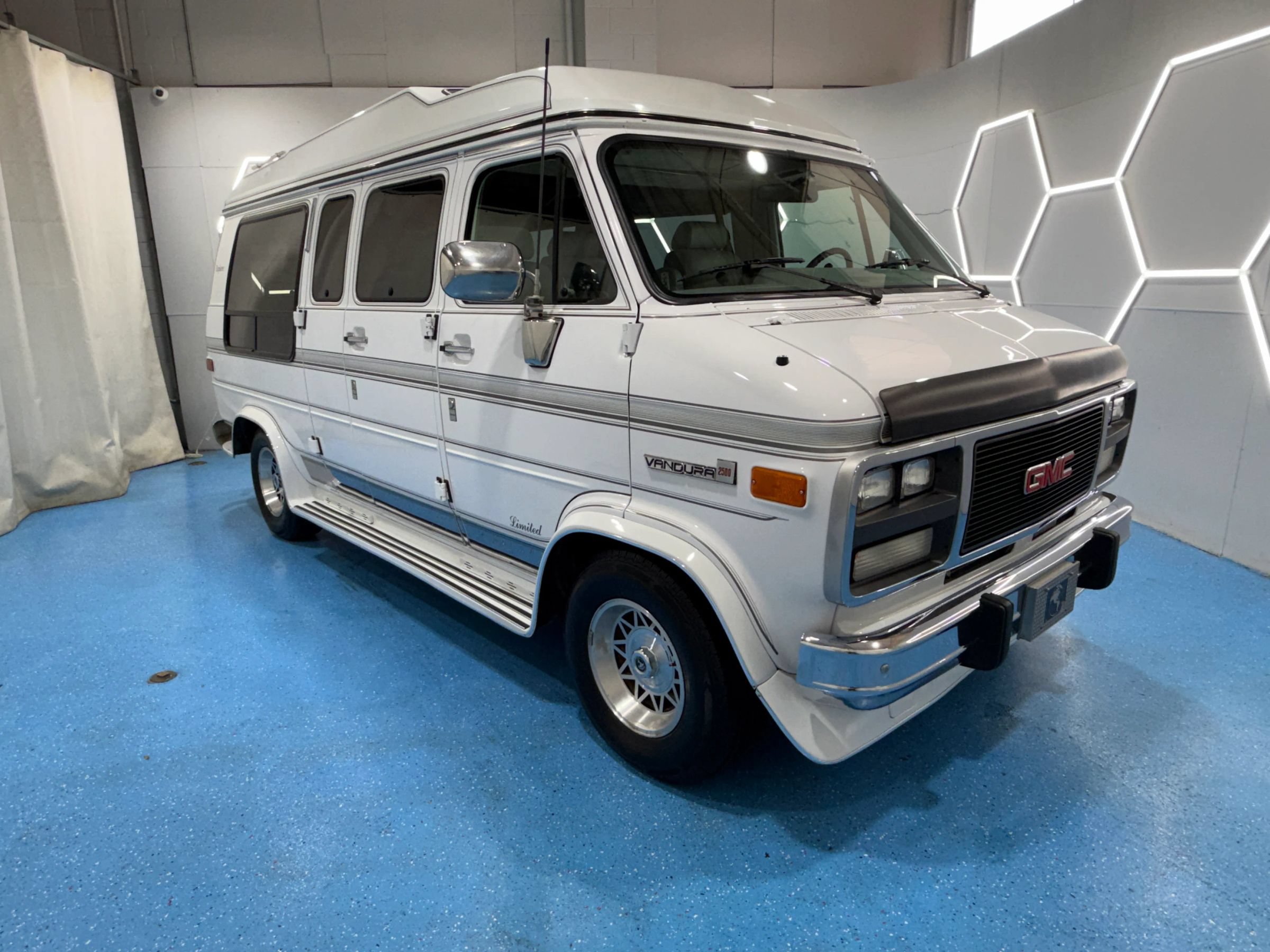 Used 1995 GMC G2500 Vandura RWD image 65