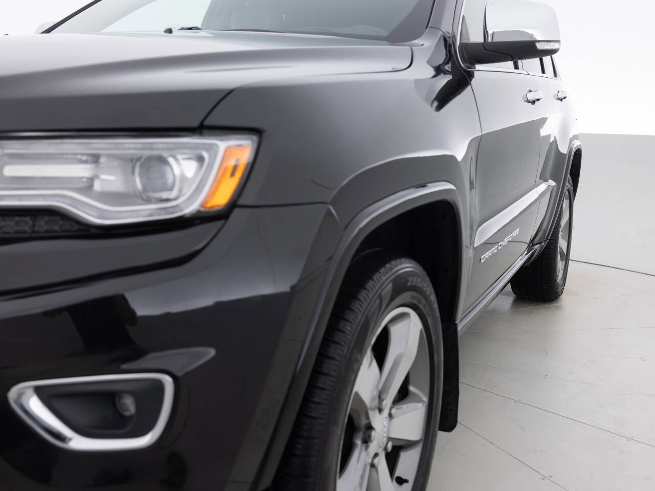 Used 2014 Jeep Grand Cherokee Overland w/ Advanced Technology Group AWD/4WD image 12