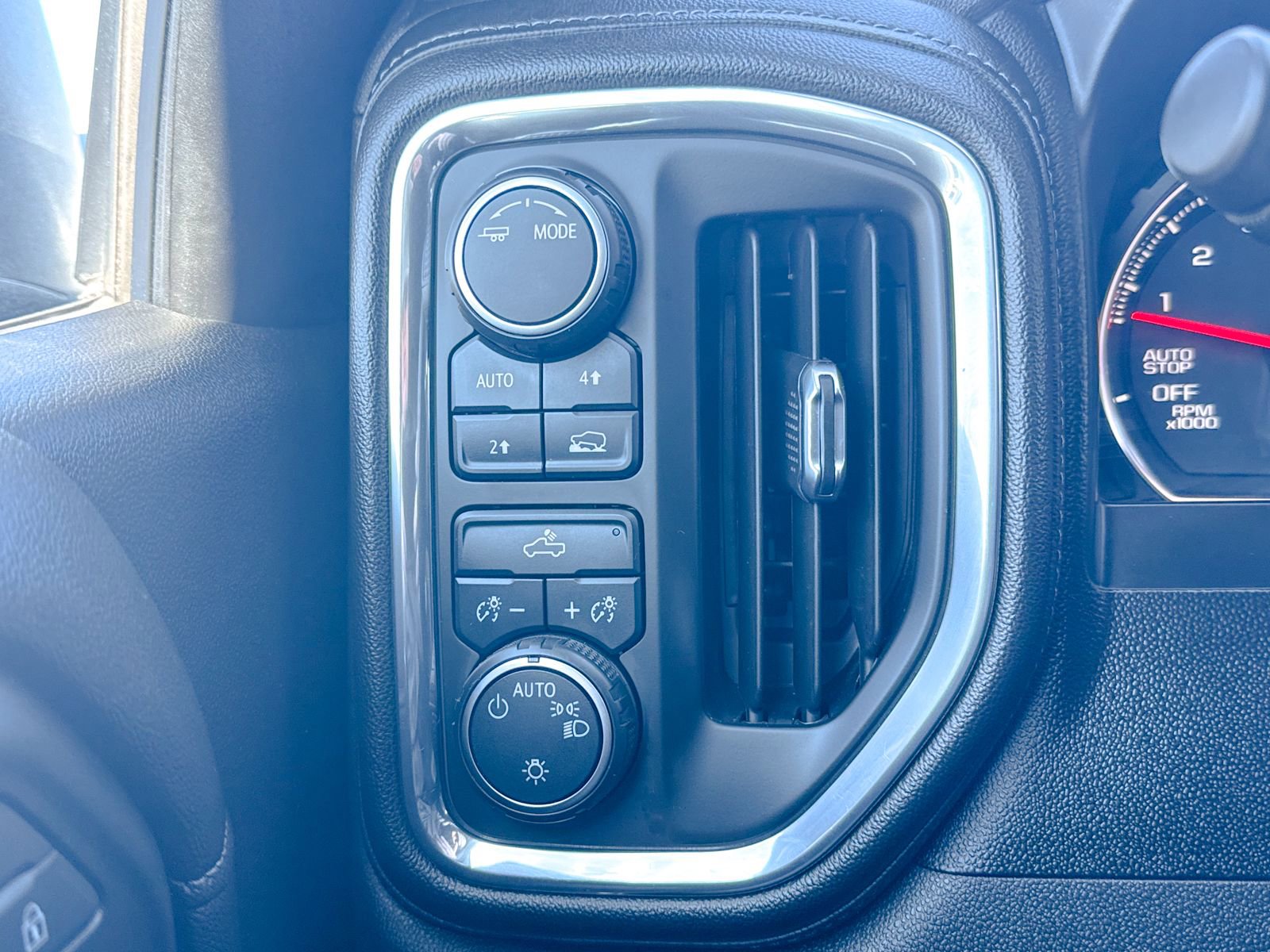 Certified 2020 Chevrolet Silverado 1500 LT w/ All-Star Edition image 38