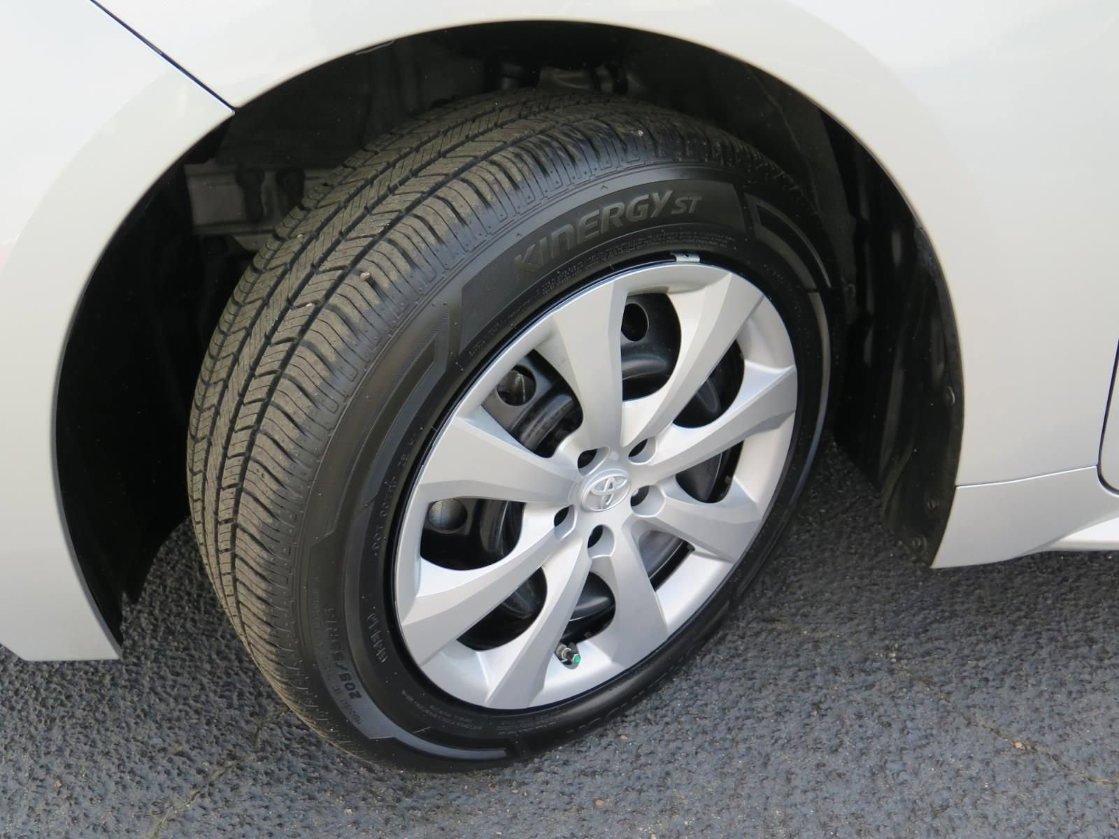 Used 2022 Toyota Corolla LE image 14