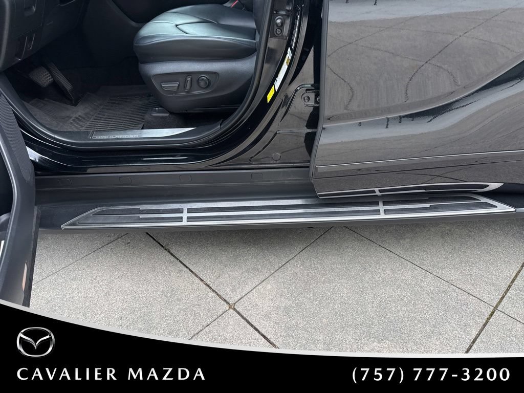 Used 2023 Toyota Highlander XLE AWD/4WD image 25