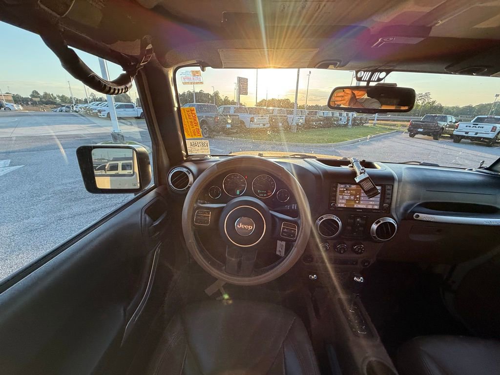 Used 2017 Jeep Wrangler Unlimited Sahara w/ Connectivity Group image 13