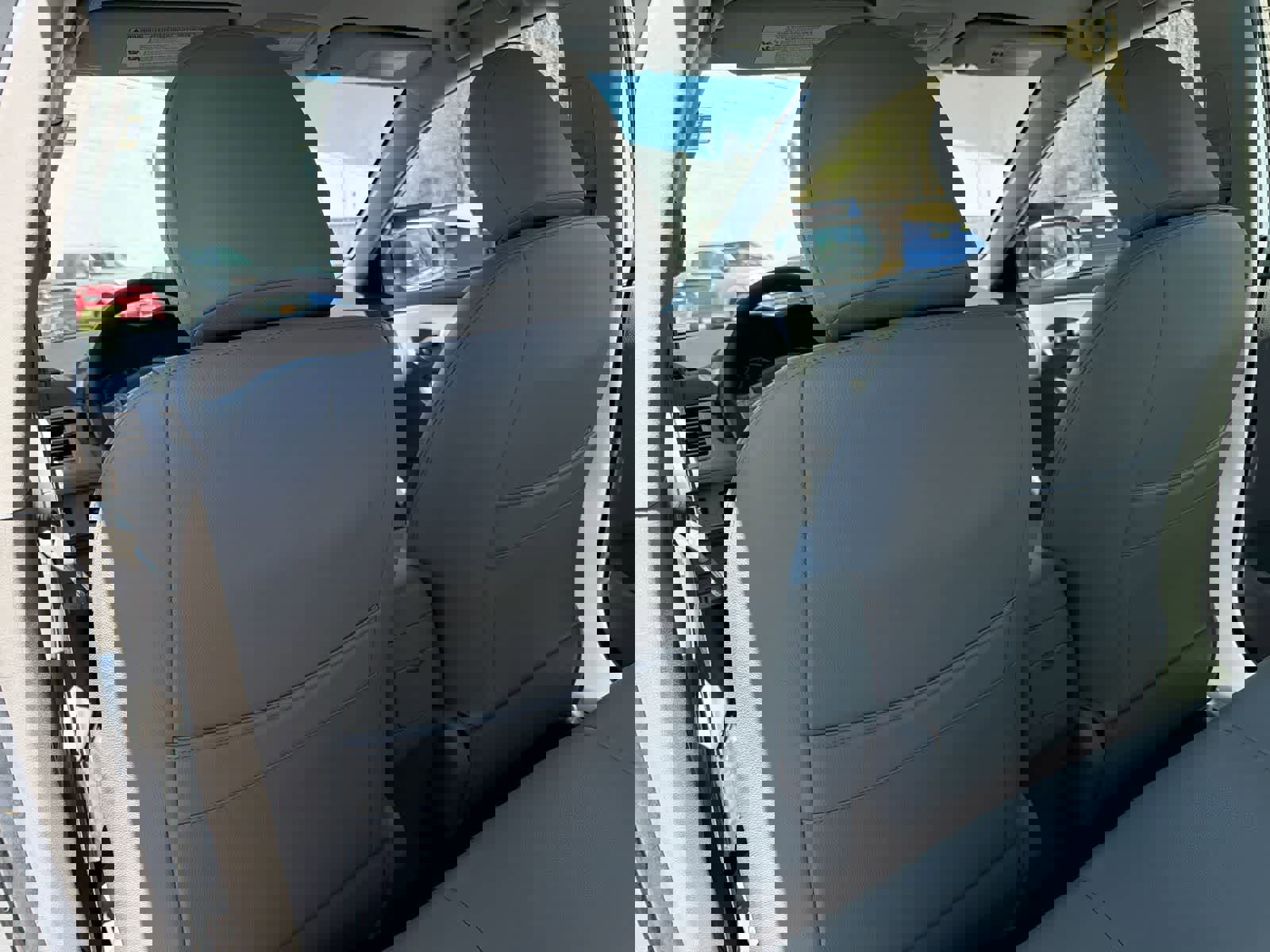 Used 2013 Toyota Corolla LE FWD image 19