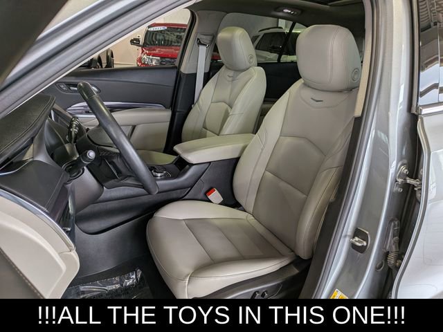 Used 2023 Cadillac XT4 Luxury w/ Cold Weather Package AWD/4WD image 12