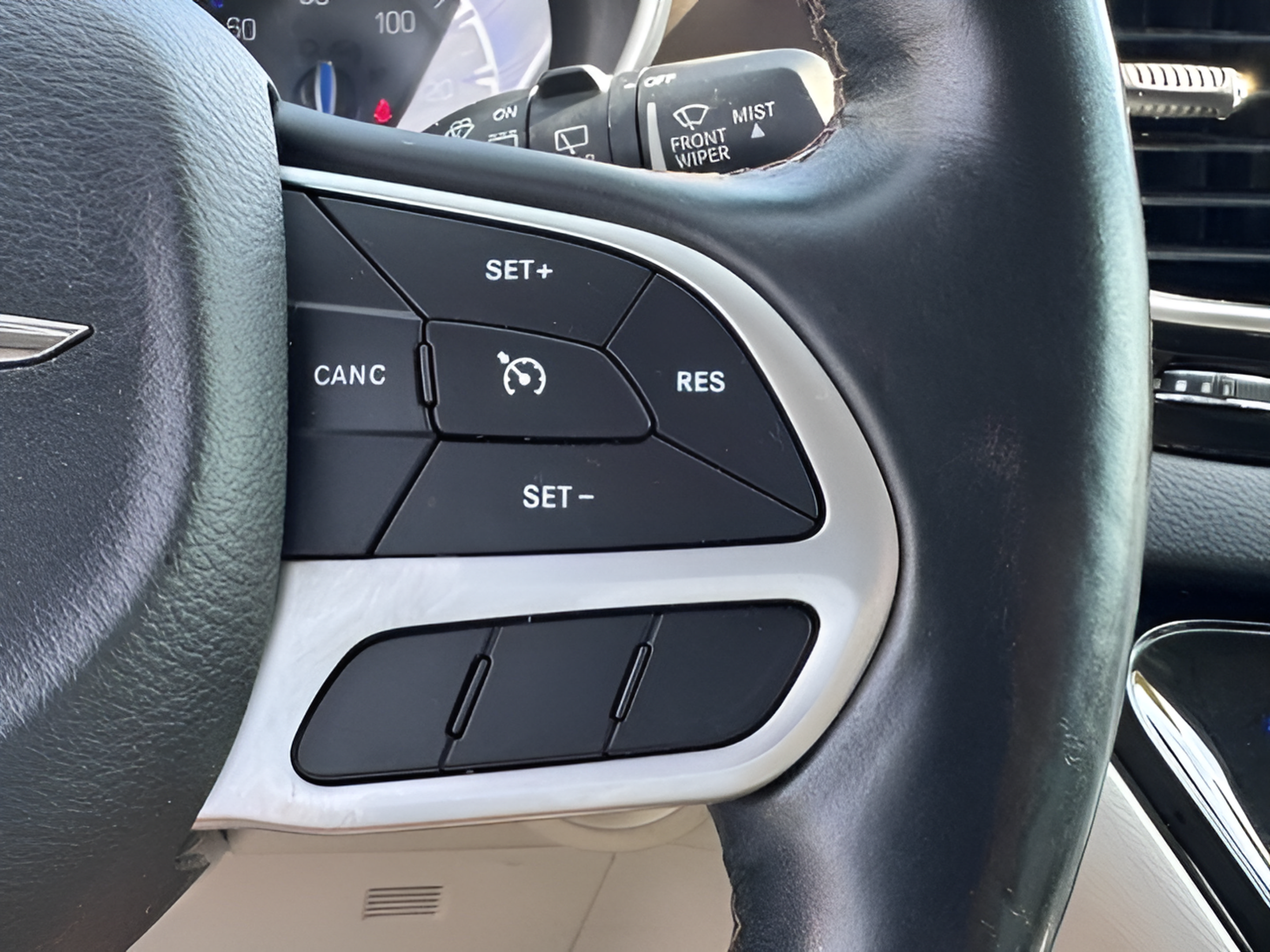 Used 2018 Chrysler Pacifica Touring-L Plus FWD image 25