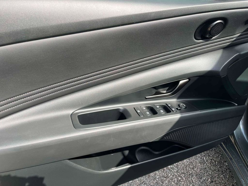 Used 2025 Hyundai Elantra Sport image 10