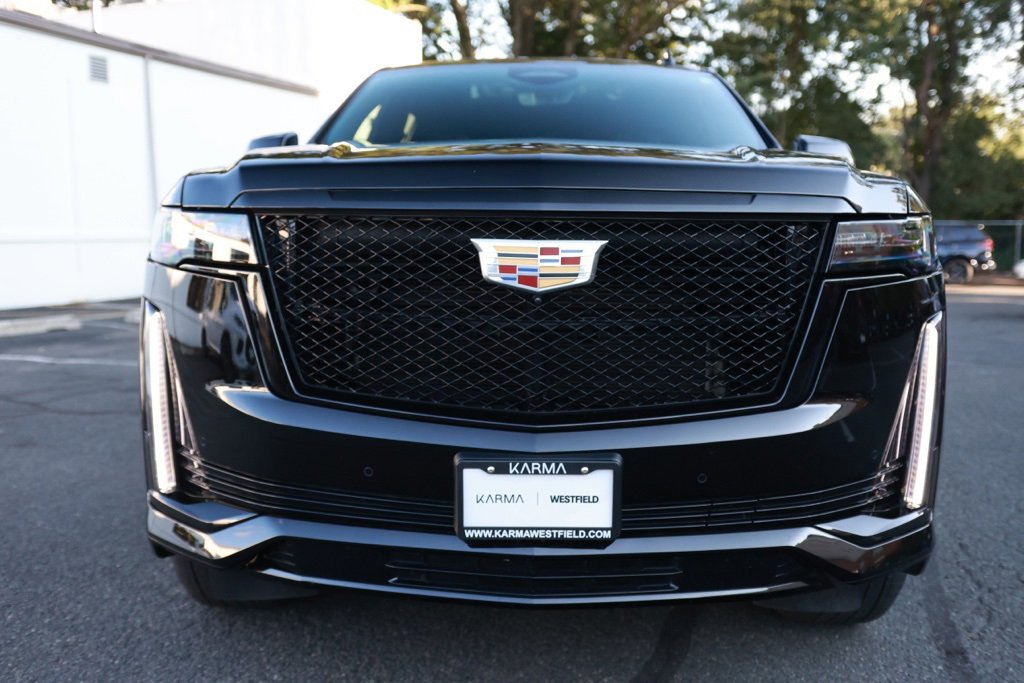 Used 2024 Cadillac Escalade ESV Sport w/ Touring Package image 3