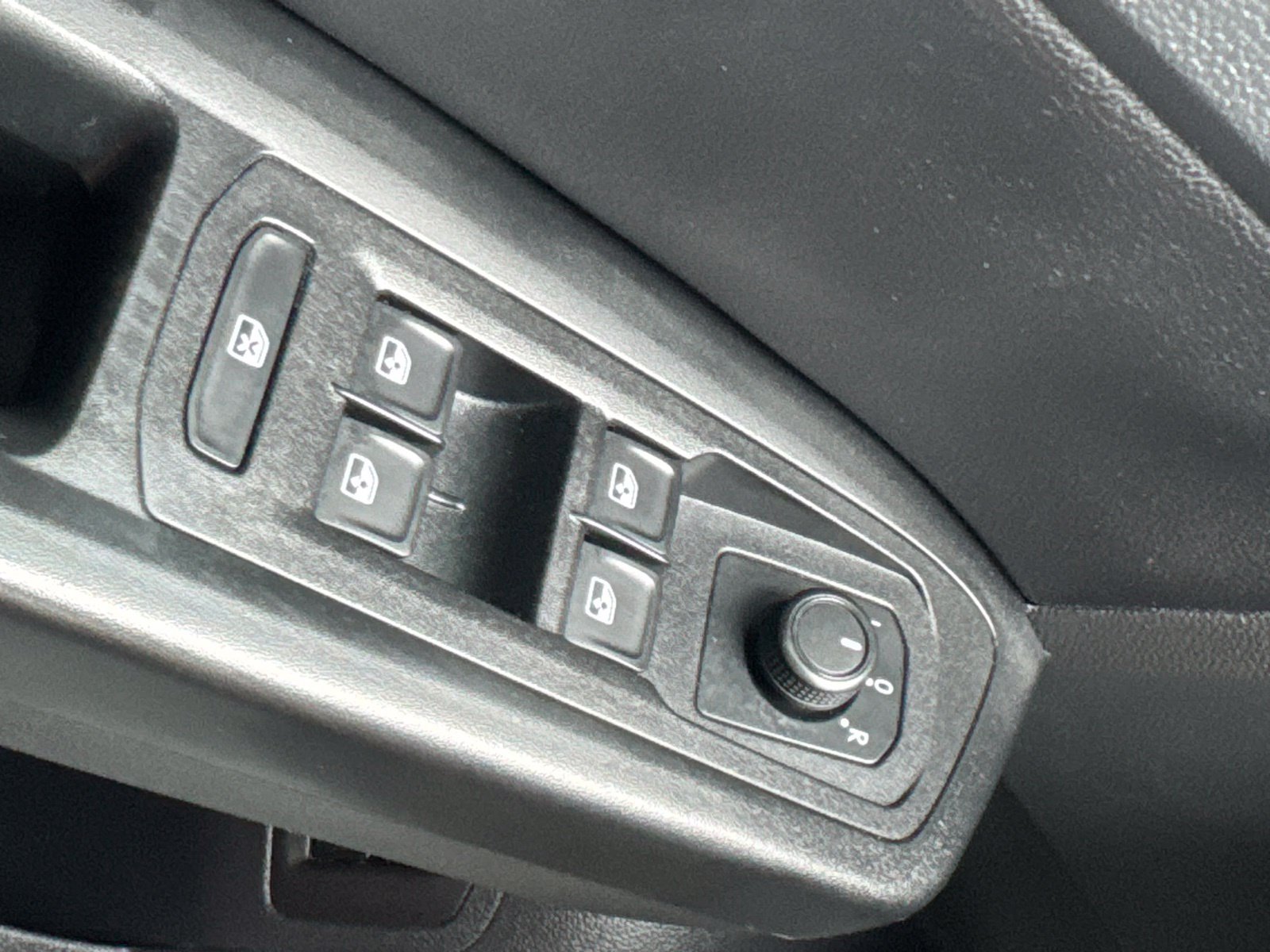 Used 2020 Volkswagen Atlas Cross Sport SE w/ Towing Package FWD image 19