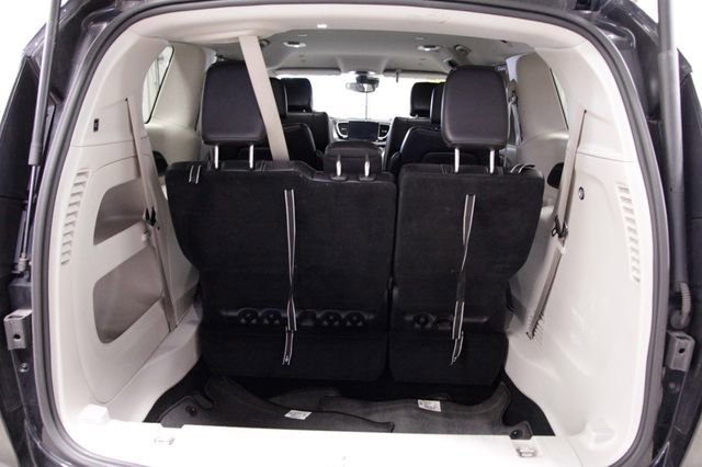 Used 2024 Chrysler Pacifica Touring-L image 22