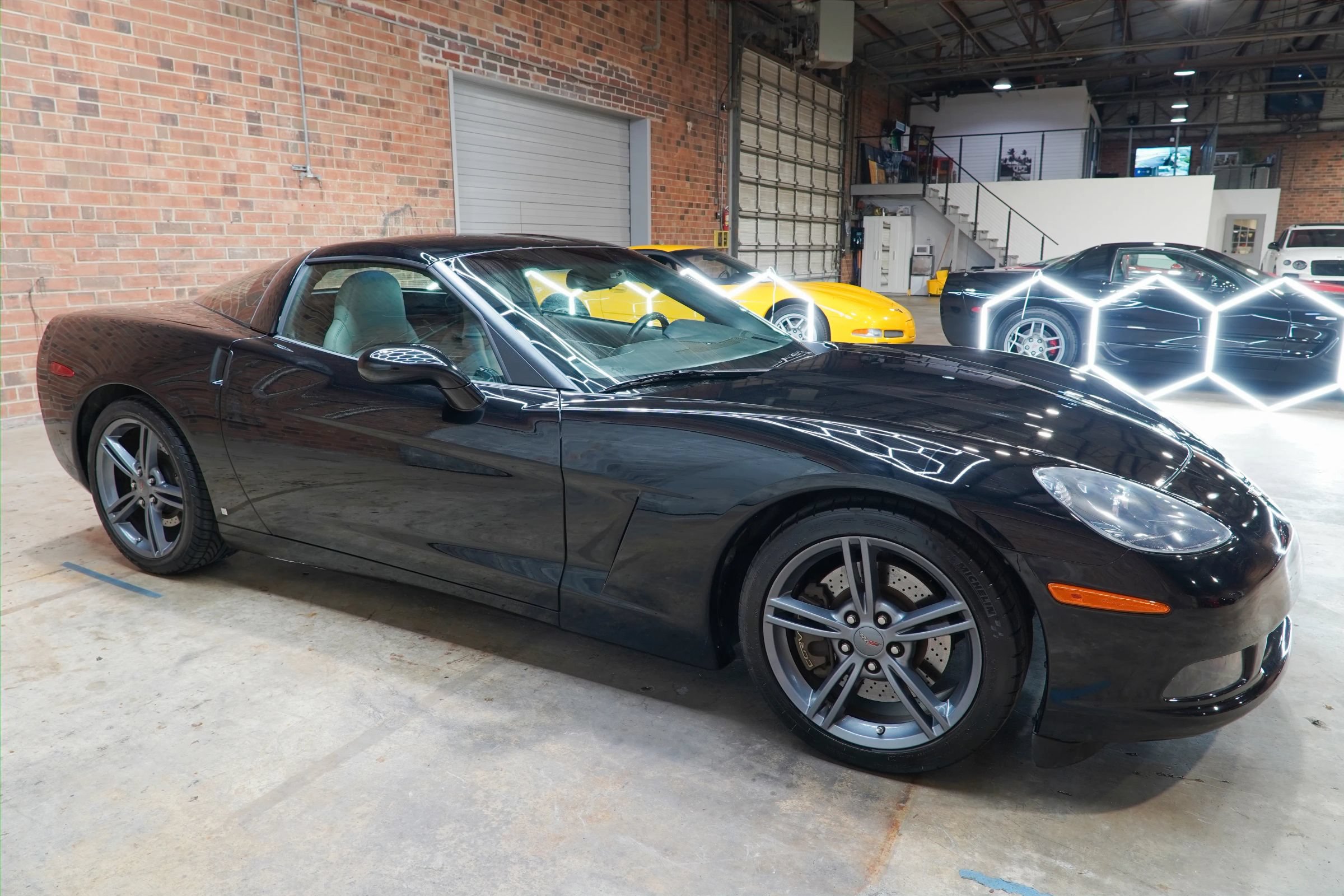 Used 2009 Chevrolet Corvette Coupe w/ Preferred Equipment Group RWD image 2
