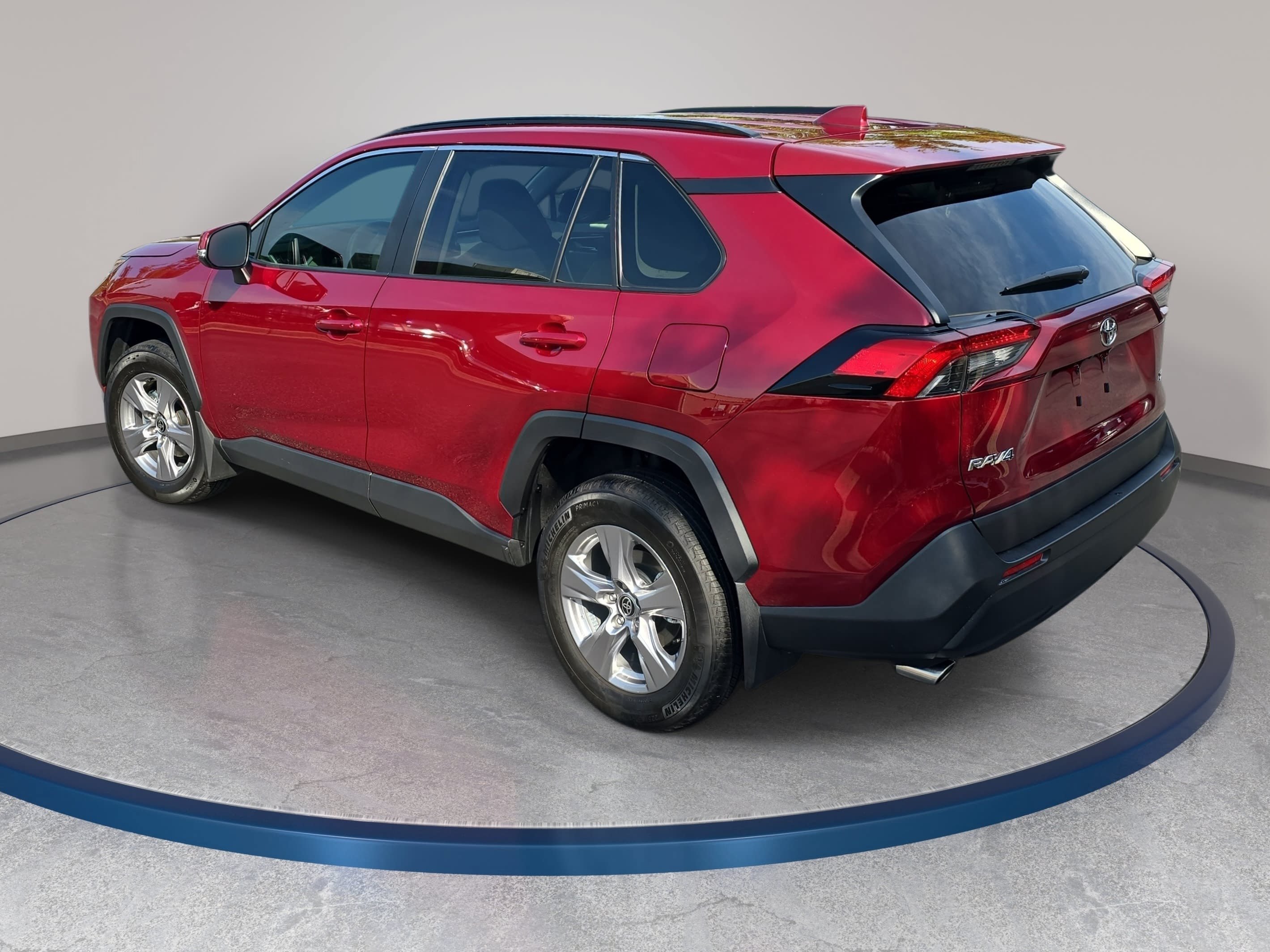 Used 2025 Toyota RAV4 XLE w/ Convenience Package FWD image 7
