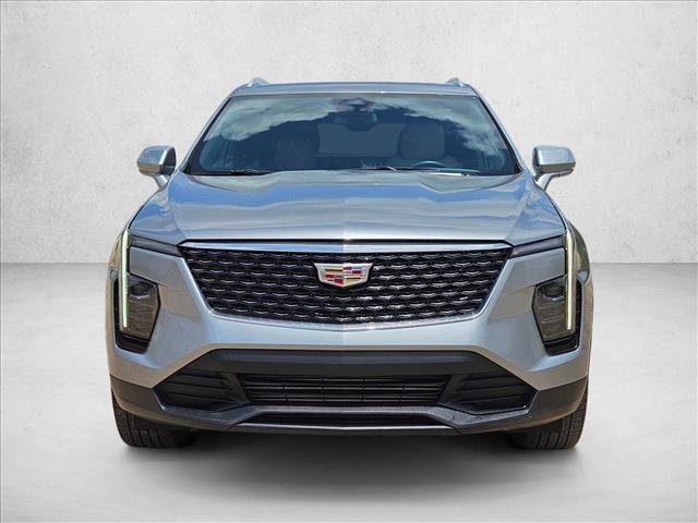 Used 2024 Cadillac XT4 Luxury w/ Cold Weather Package FWD image 2