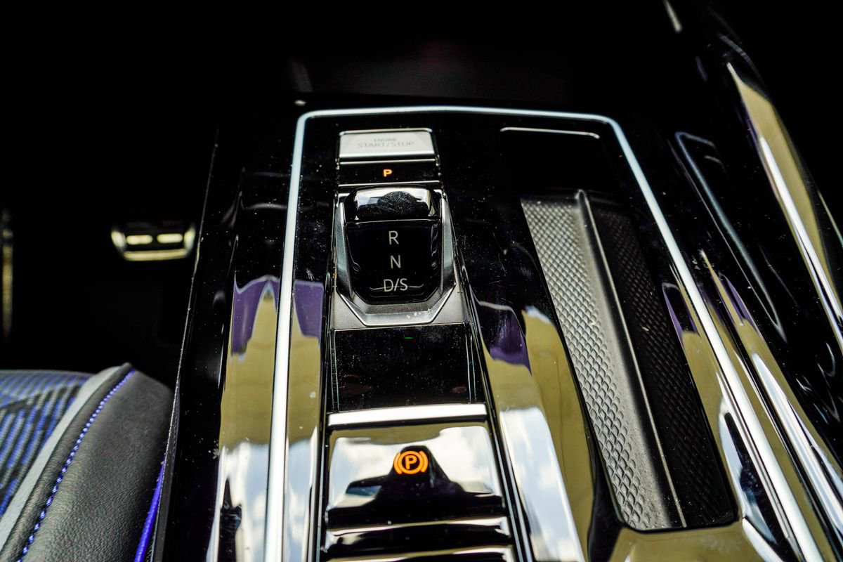 Used 2025 Volkswagen Golf R Black Edition image 20