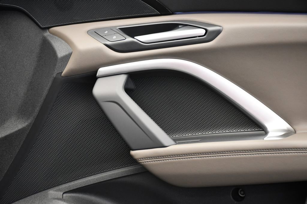 Used 2025 Audi Q5 Premium w/ Convenience Package image 44