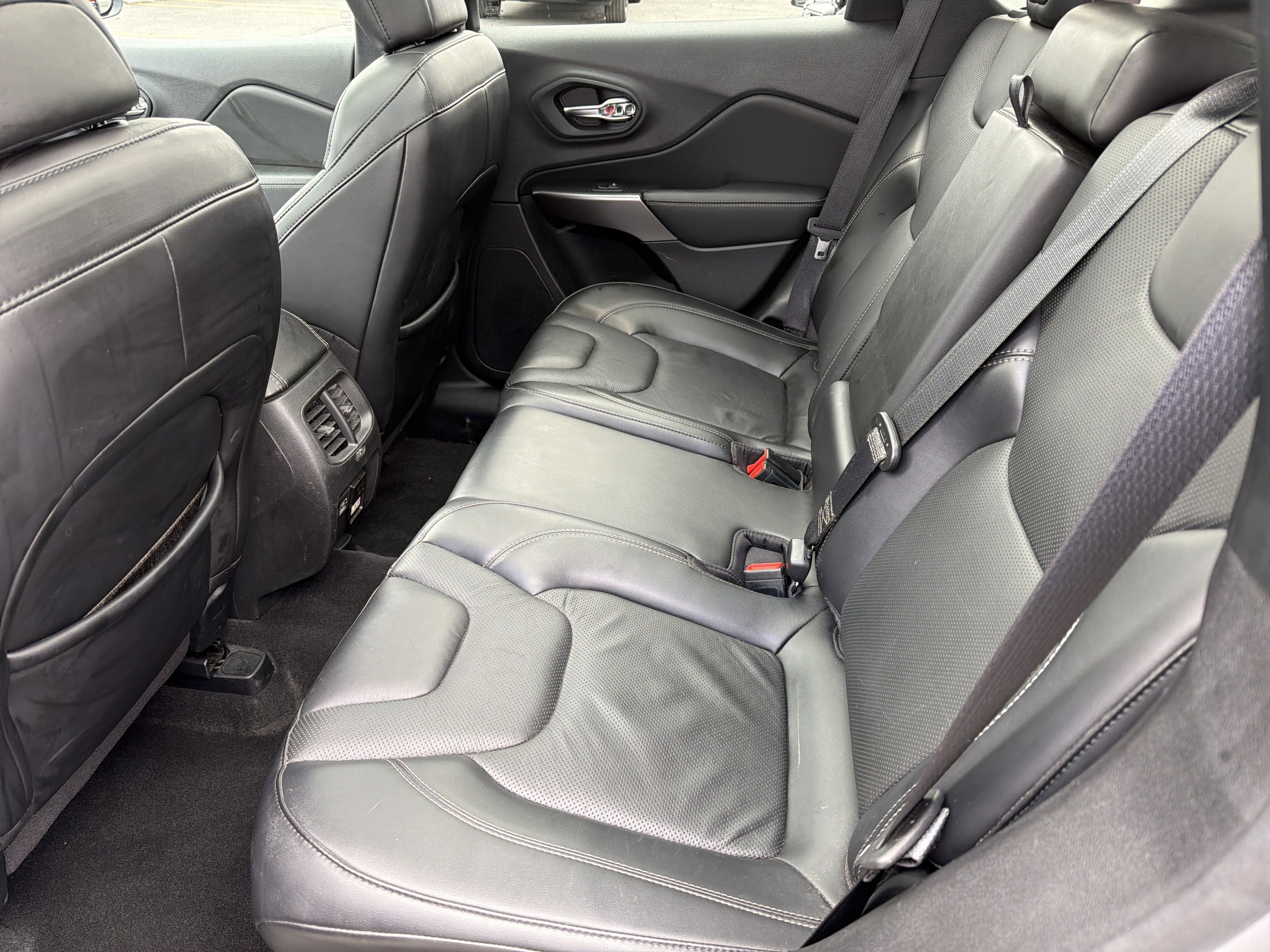 Used 2021 Jeep Cherokee Limited AWD/4WD image 26