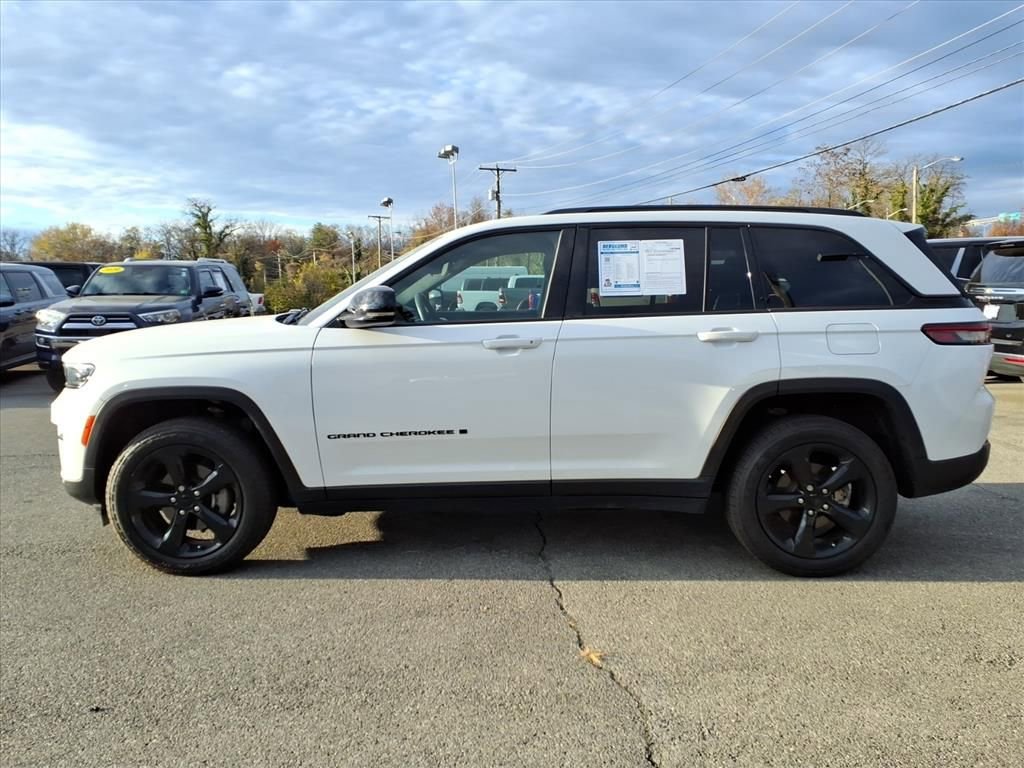 Used 2023 Jeep Grand Cherokee Altitude image 6