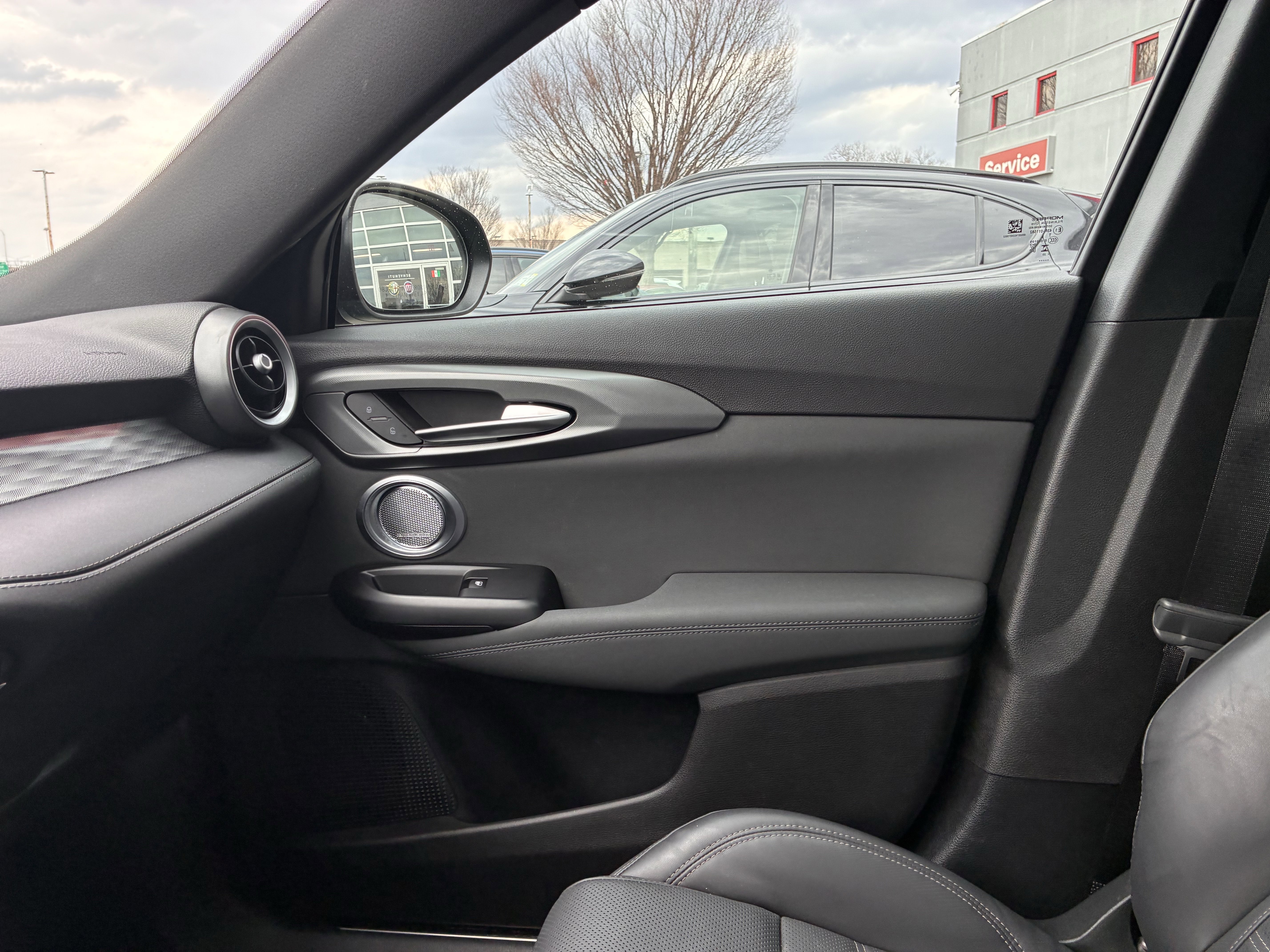 Certified 2024 Alfa Romeo Tonale Veloce image 23