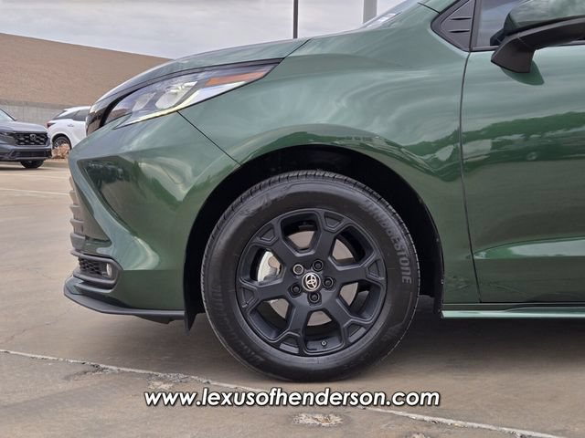Used 2025 Toyota Sienna XLE Woodland Edition AWD/4WD image 9