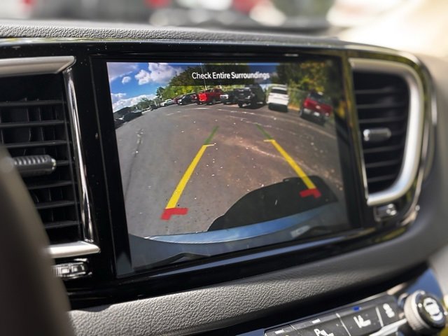 Used 2024 Chrysler Pacifica Touring-L image 13