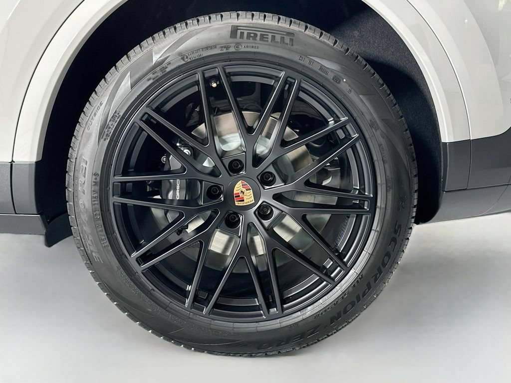 New 2026 Porsche Cayenne Coupe AWD/4WD image 32