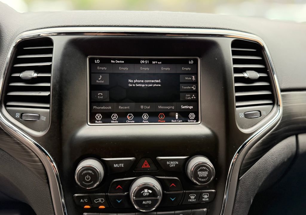Used 2020 Jeep Grand Cherokee Laredo AWD/4WD image 19