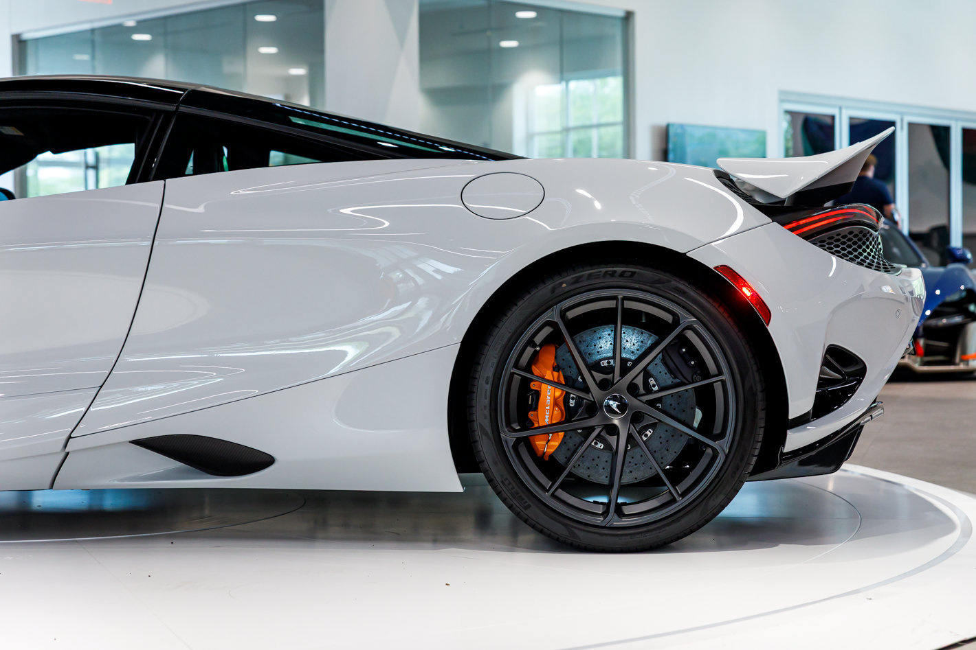 Used 2027 McLaren 750S RWD image 45