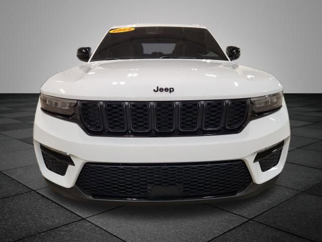 Used 2024 Jeep Grand Cherokee Limited w/ Black Appearance Package image 9