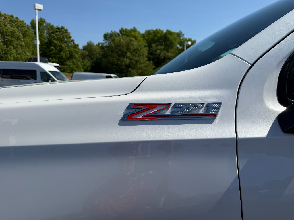 Used 2025 Chevrolet Suburban Z71 AWD/4WD image 11