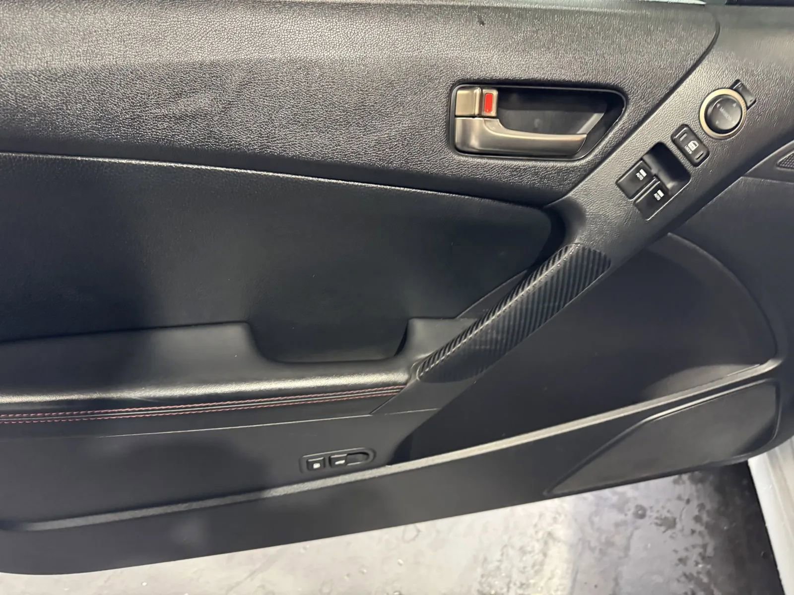 Used 2014 Hyundai Genesis 3.8 image 11