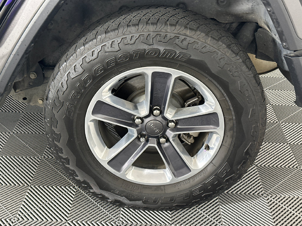 Used 2019 Jeep Wrangler Unlimited Sahara AWD/4WD image 10