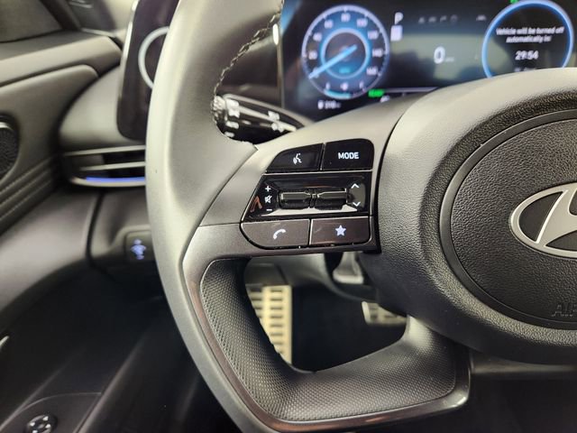 Certified 2025 Hyundai Elantra SEL image 17