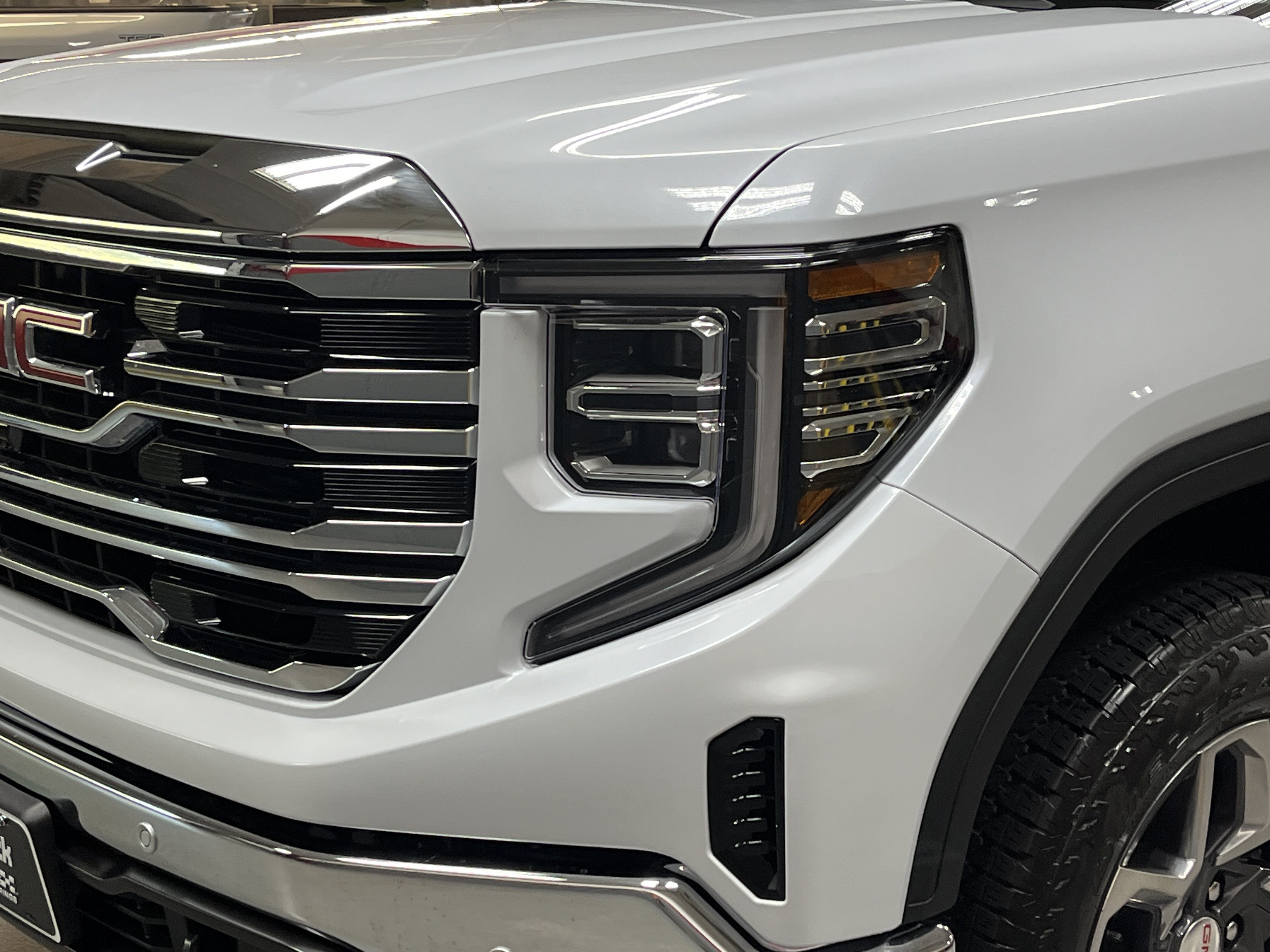 Used 2026 GMC Sierra 1500 SLT w/ SLT Premium Plus Package AWD/4WD image 6